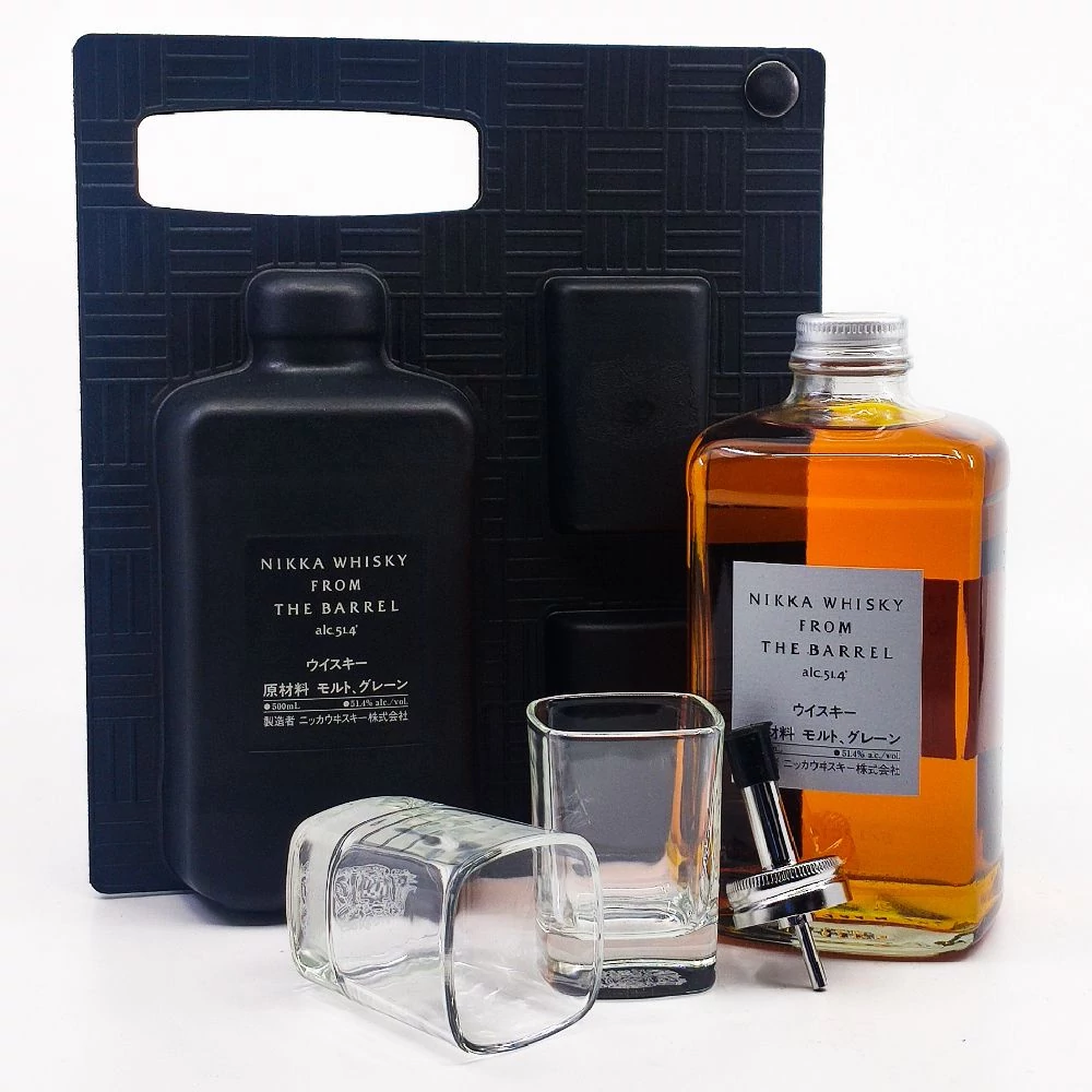Nikka From The Barrel whisky ajándékcsomag két pohárral és kiöntővel ÚJ Kiadás (0,5L / 51,4%)